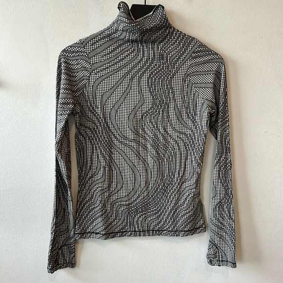 Athleta Girl black and white patterned turtle neck long sleeve XL #1201 - Picture 1 of 4